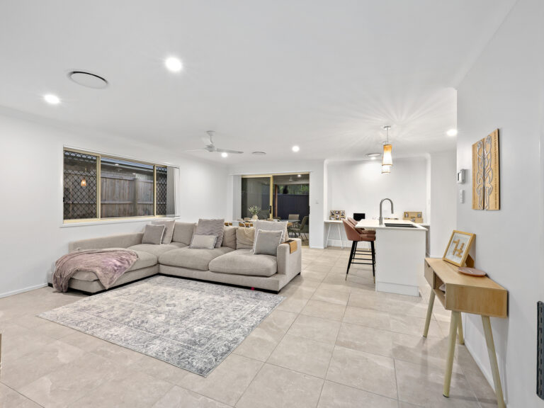 House-Deebing Heights-QLD-R2-3687179