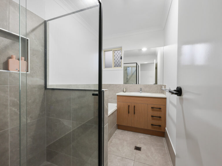 House-Deebing Heights-QLD-R2-3687179