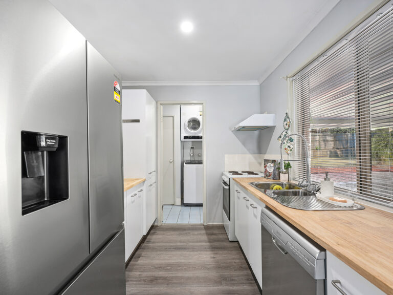 11 Morris Street, Flinders View, QLD 4305