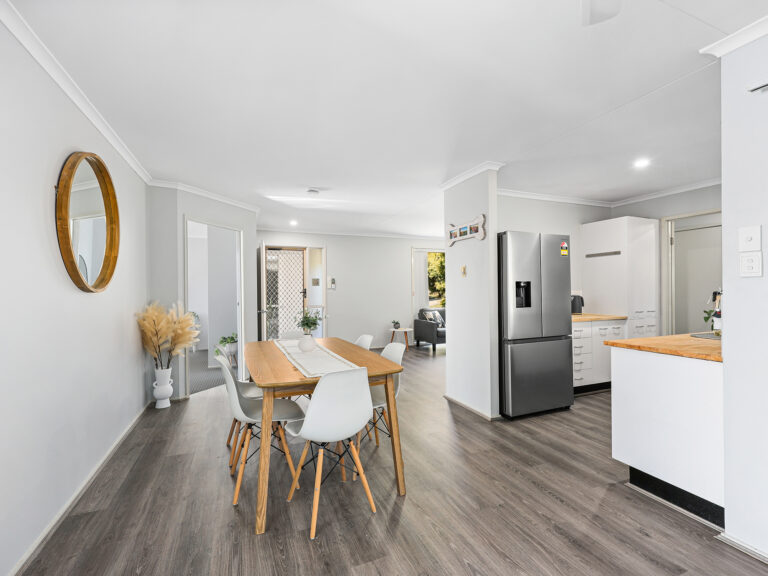 11 Morris Street, Flinders View, QLD 4305