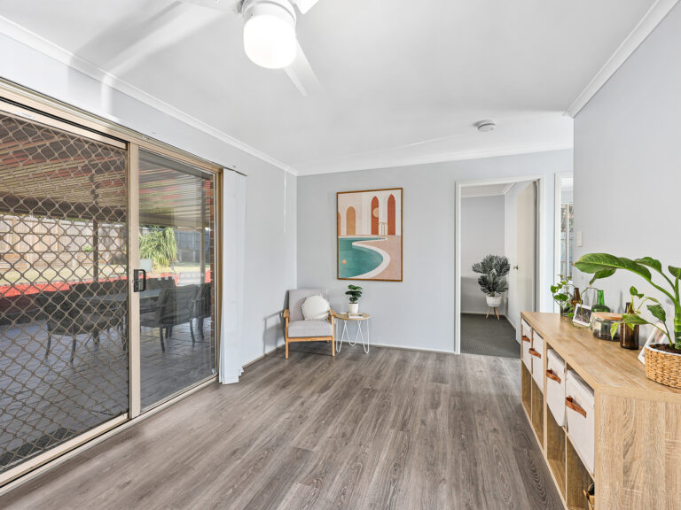 11 Morris Street, Flinders View, QLD 4305