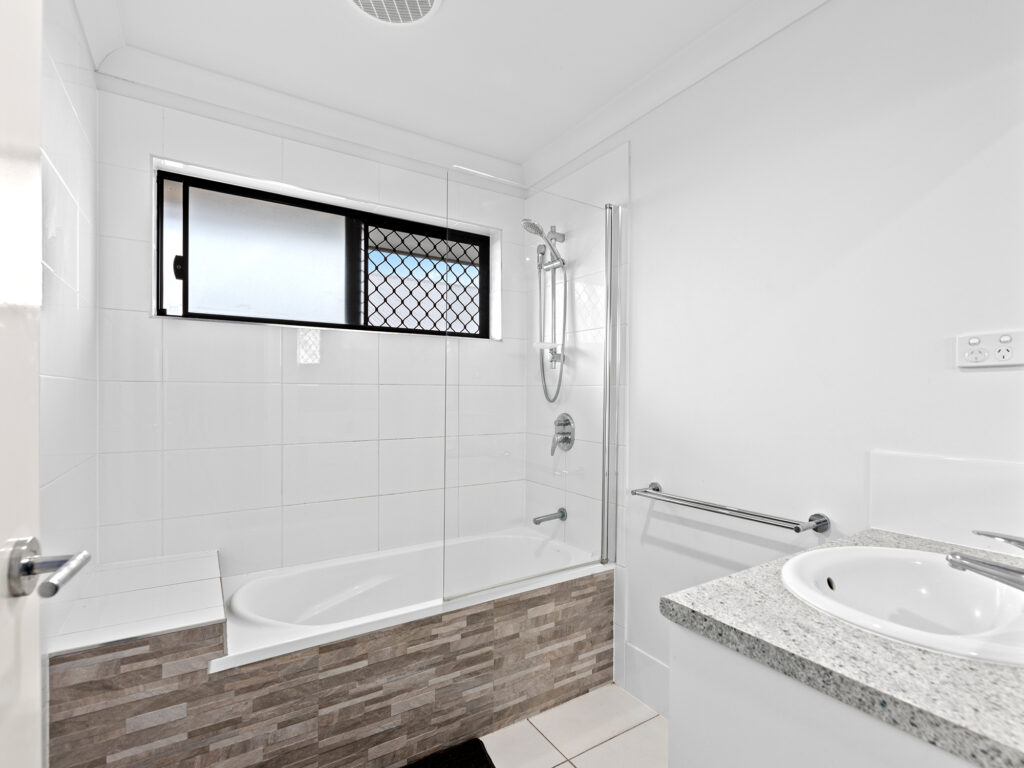 House-Deebing Heights-QLD-R2-3703035