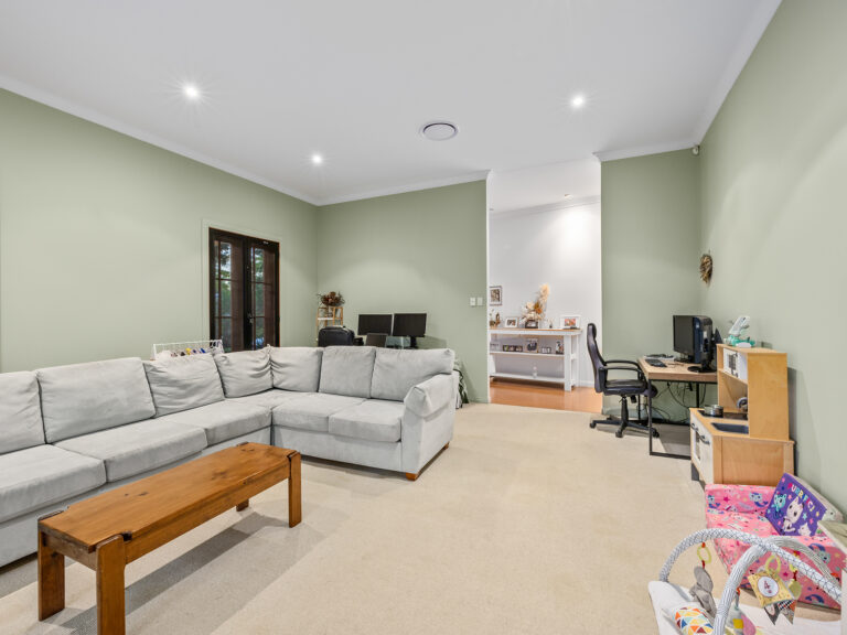6 Parnell Street, Woodend, QLD 4305
