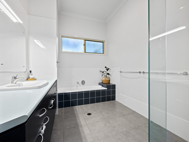 6 Parnell Street, Woodend, QLD 4305