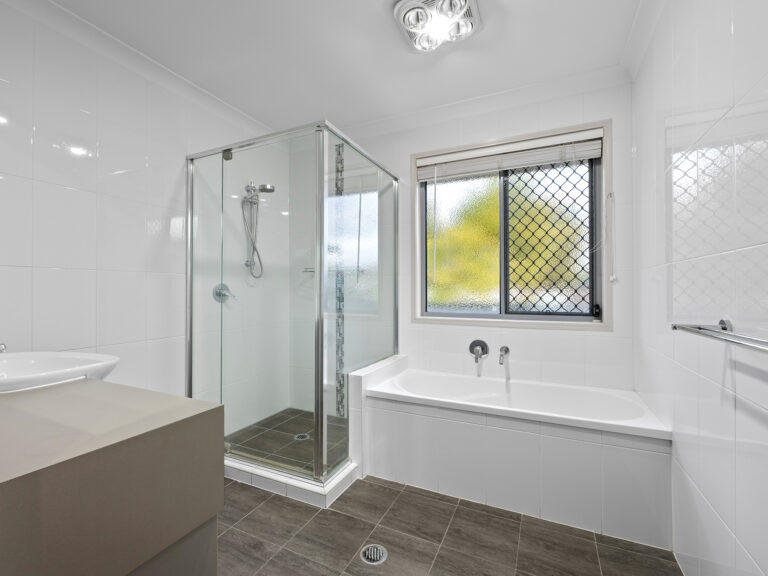 1 Baystone Place, Raceview, QLD 4305