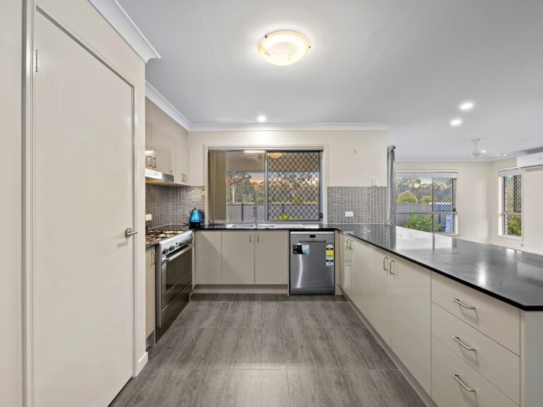 1 Baystone Place, Raceview, QLD 4305
