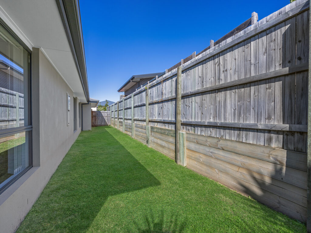 8 Wyness Street, Deebing Heights, QLD 4306