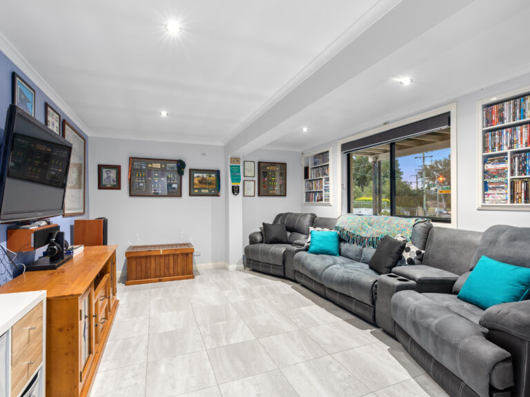 1 Sealy Street, Silkstone, QLD 4304