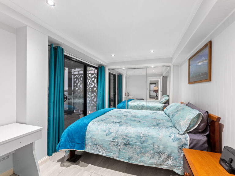 1 Sealy Street, Silkstone, QLD 4304