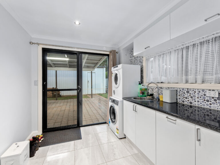 1 Sealy Street, Silkstone, QLD 4304