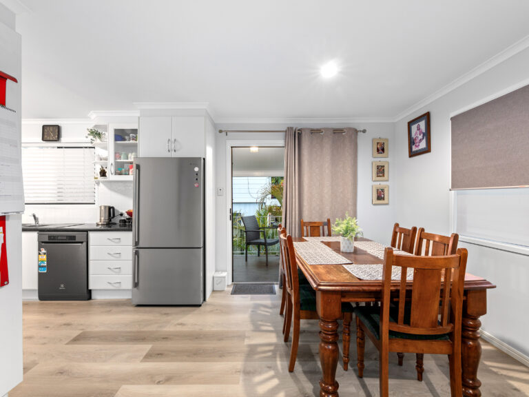 1 Sealy Street, Silkstone, QLD 4304