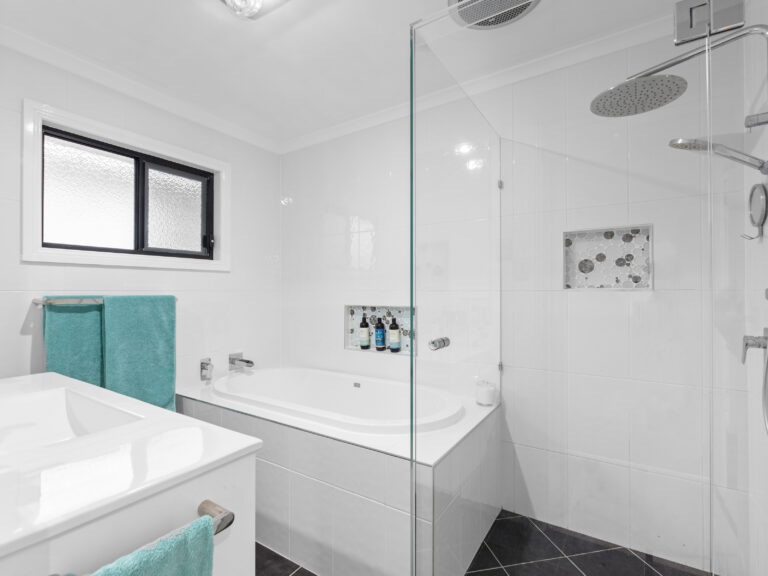 1 Sealy Street, Silkstone, QLD 4304