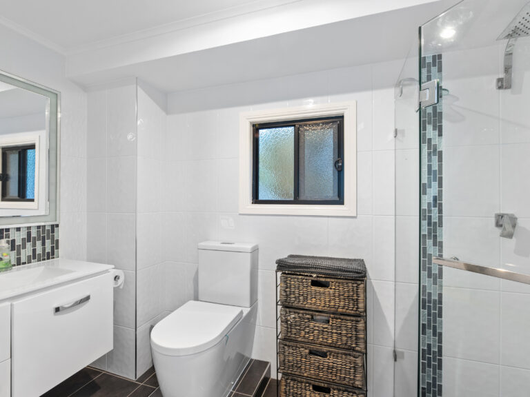 1 Sealy Street, Silkstone, QLD 4304