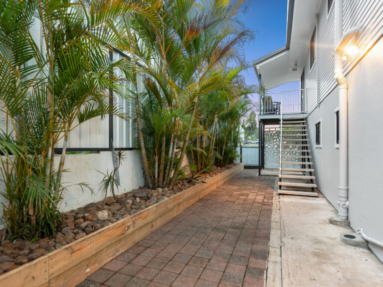 1 Sealy Street, Silkstone, QLD 4304