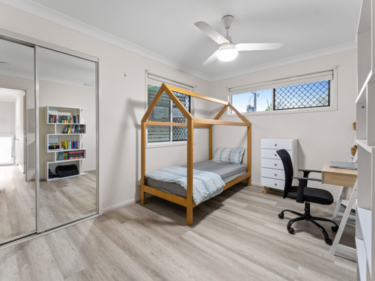 2A Trumpy Street, Silkstone, QLD 4304