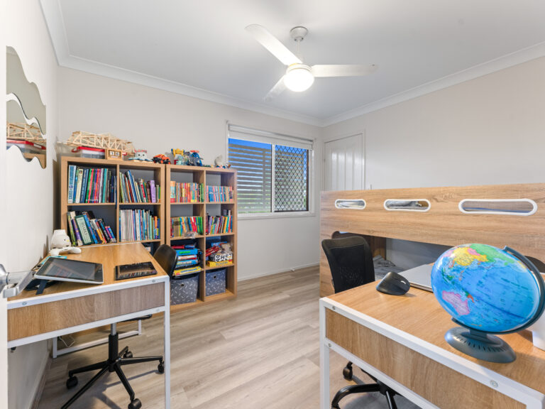 2A Trumpy Street, Silkstone, QLD 4304