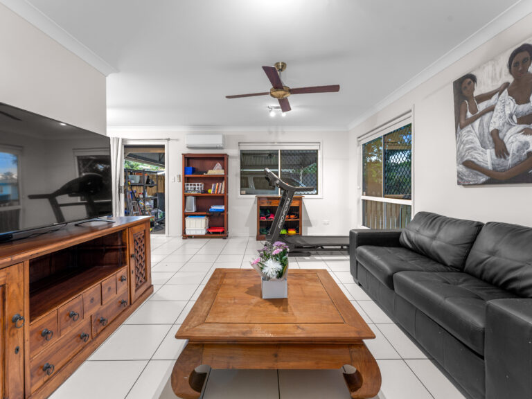 2A Trumpy Street, Silkstone, QLD 4304