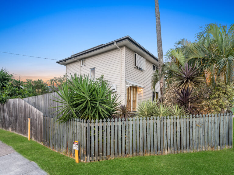 2A Trumpy Street, Silkstone, QLD 4304