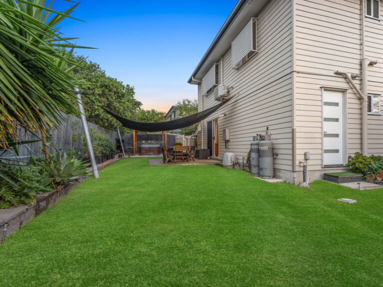 2A Trumpy Street, Silkstone, QLD 4304