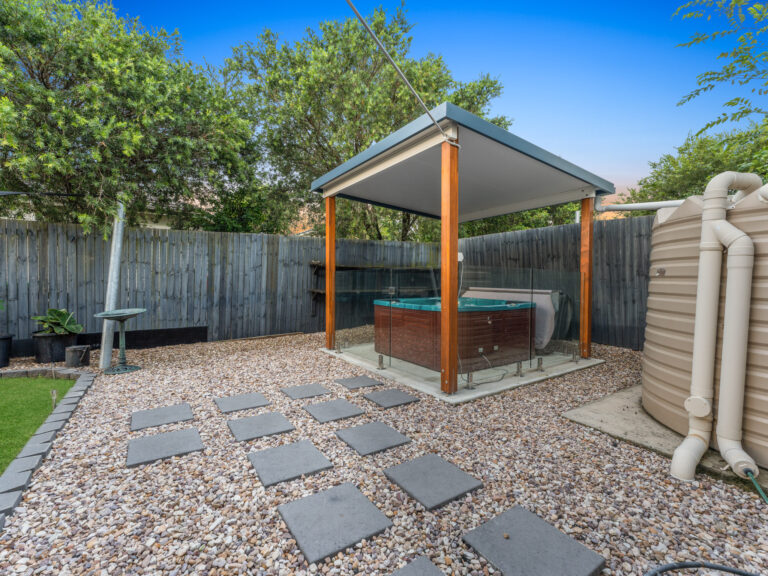 2A Trumpy Street, Silkstone, QLD 4304