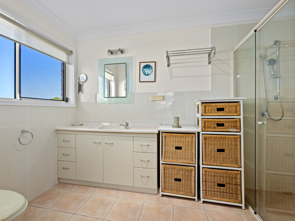 24 Wardoo Street, Ashmore, QLD 4214
