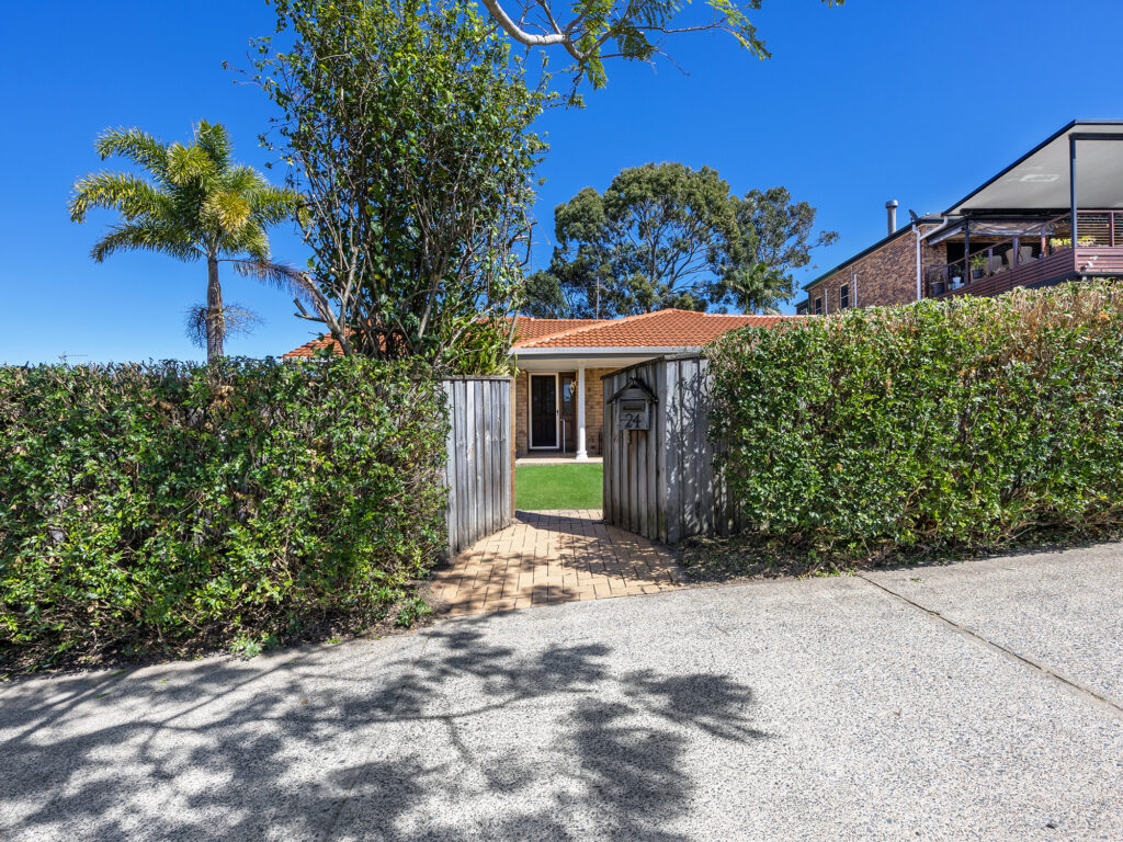 24 Wardoo Street, Ashmore, QLD 4214