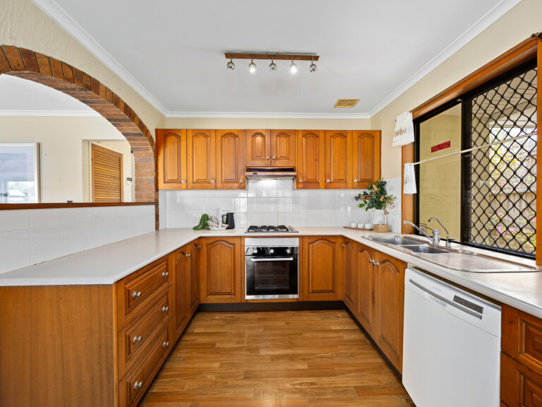 27 Garden Avenue, Camira, QLD 4300