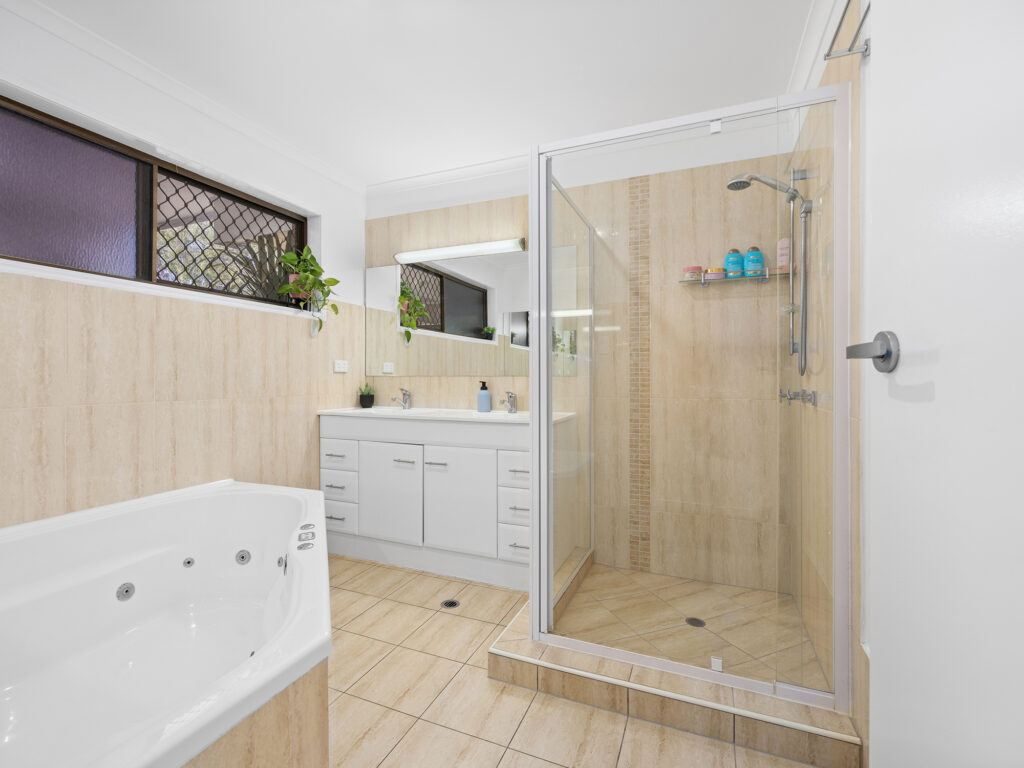 20 Bladon Street, Yamanto, QLD 4305