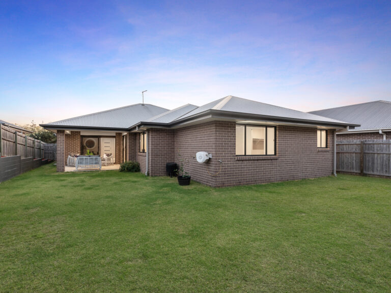 7 Frankland Street, South Ripley, QLD 4306