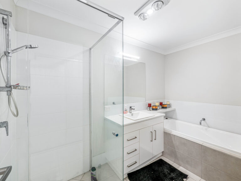 1 & 2/5 Kanangra Street, Redbank Plains, QLD 4301