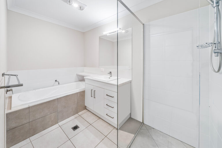 1 & 2/5 Kanangra Street, Redbank Plains, QLD 4301
