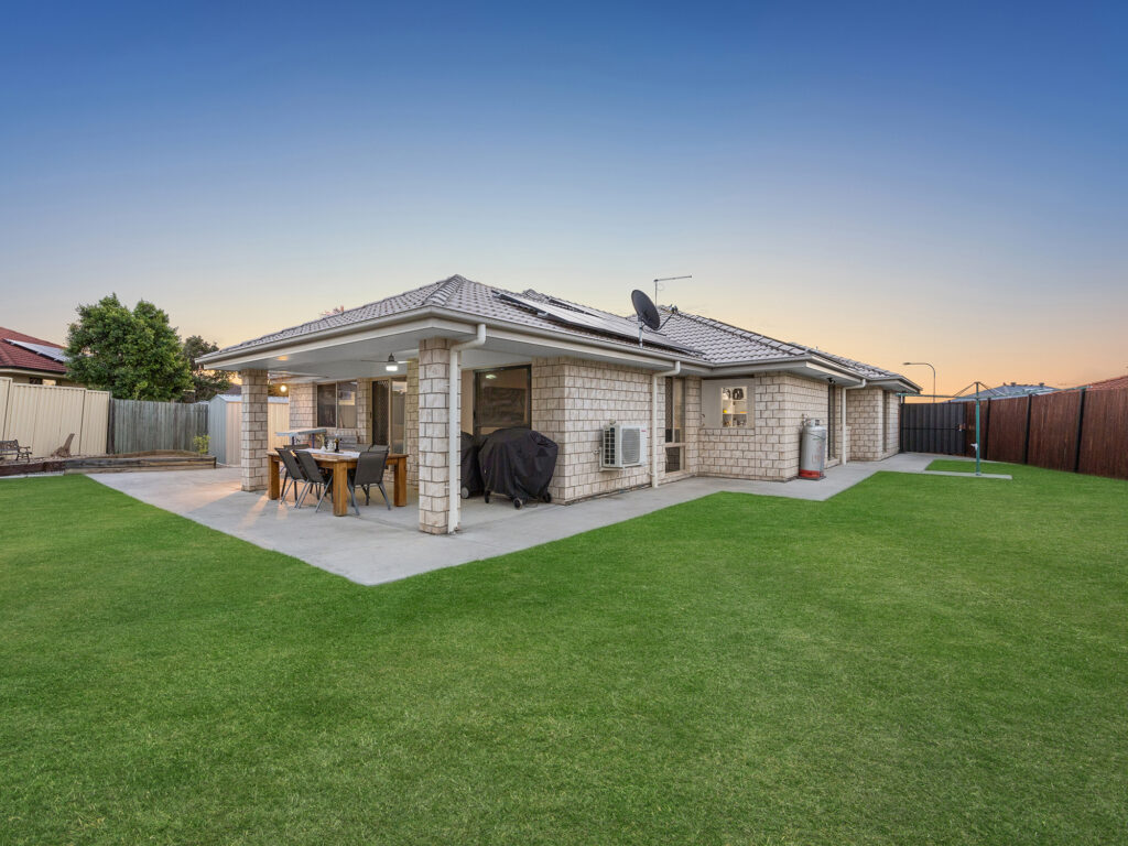 17 Willow Close, Raceview, QLD 4305