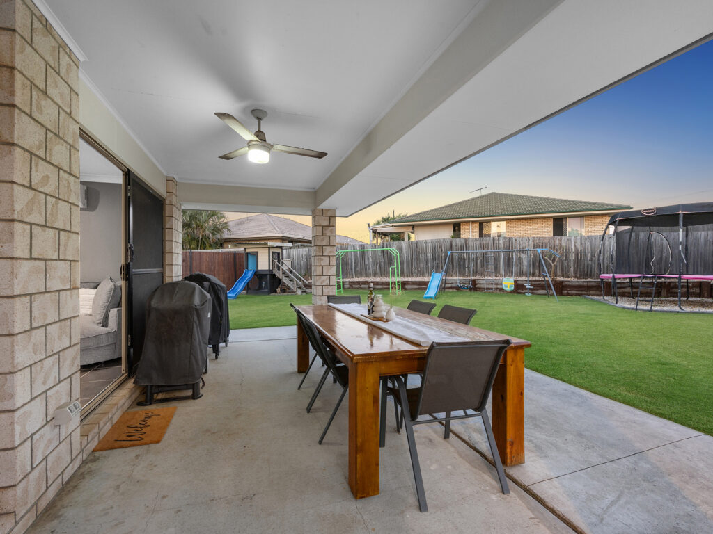 17 Willow Close, Raceview, QLD 4305