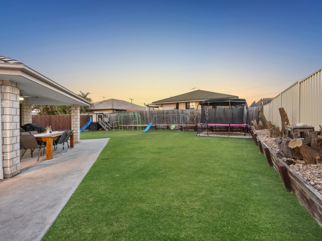 17 Willow Close, Raceview, QLD 4305