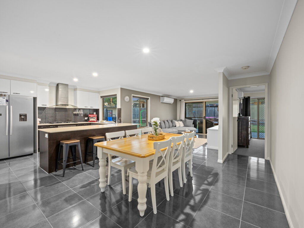 17 Willow Close, Raceview, QLD 4305