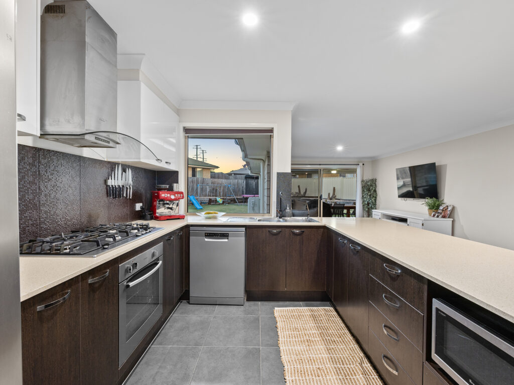 17 Willow Close, Raceview, QLD 4305