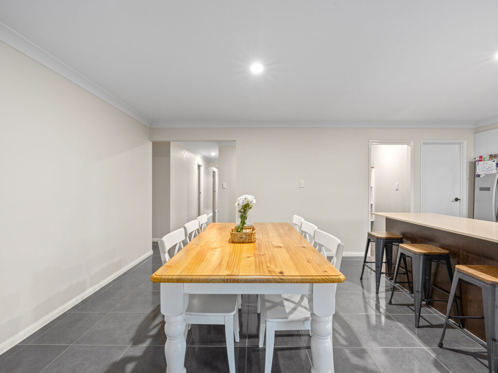 17 Willow Close, Raceview, QLD 4305