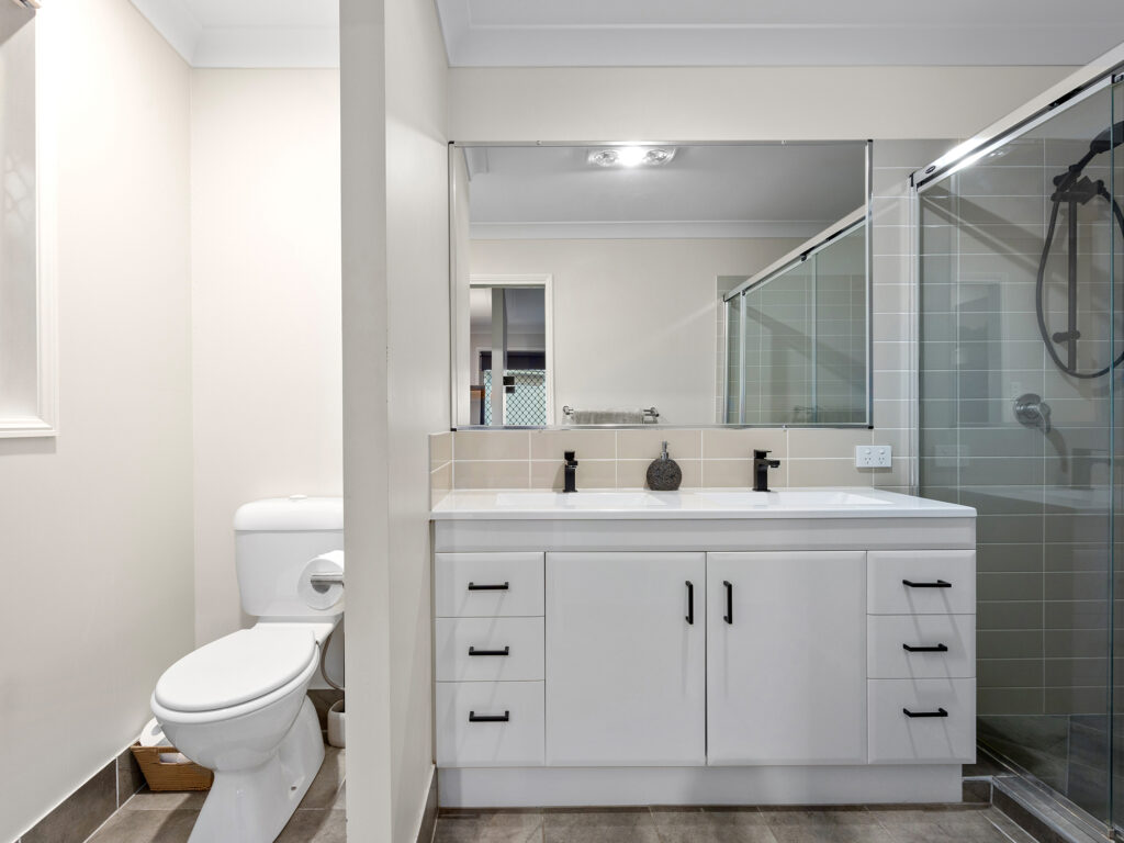 17 Willow Close, Raceview, QLD 4305