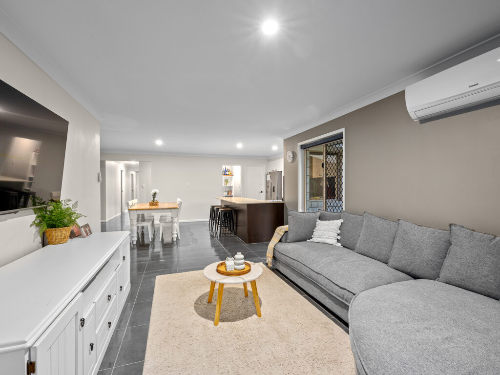 17 Willow Close, Raceview, QLD 4305