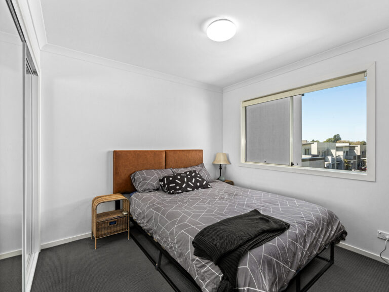 Townhouse-Silkstone-QLD-R2-3807407