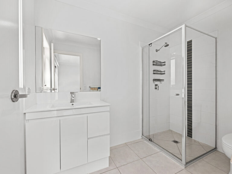 Townhouse-Silkstone-QLD-R2-3807407