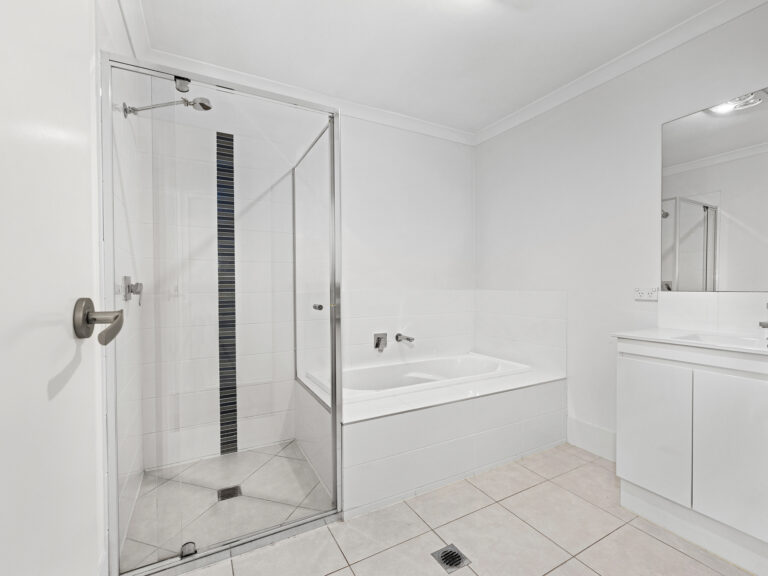 Townhouse-Silkstone-QLD-R2-3807407