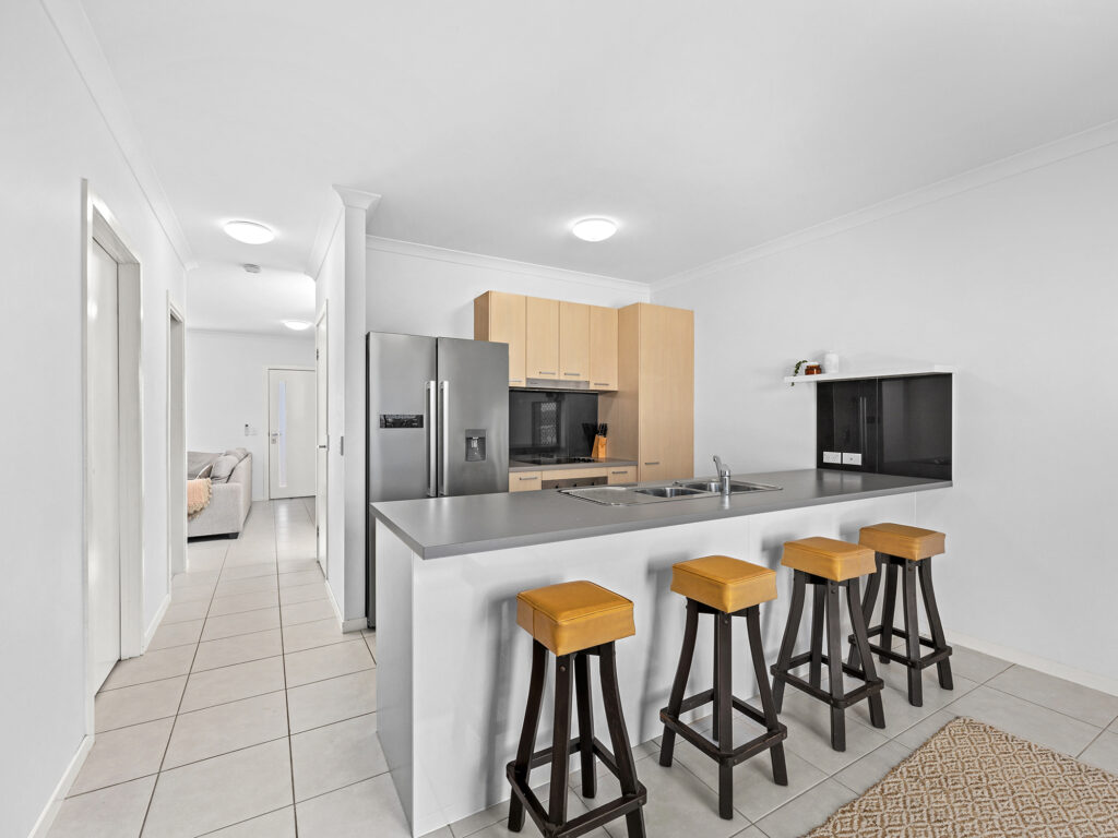 Townhouse-Silkstone-QLD-R2-3807407