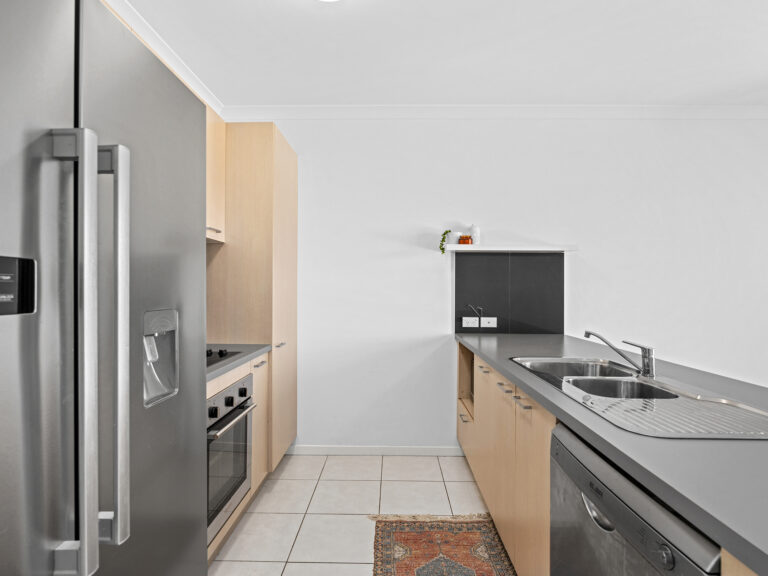 Townhouse-Silkstone-QLD-R2-3807407