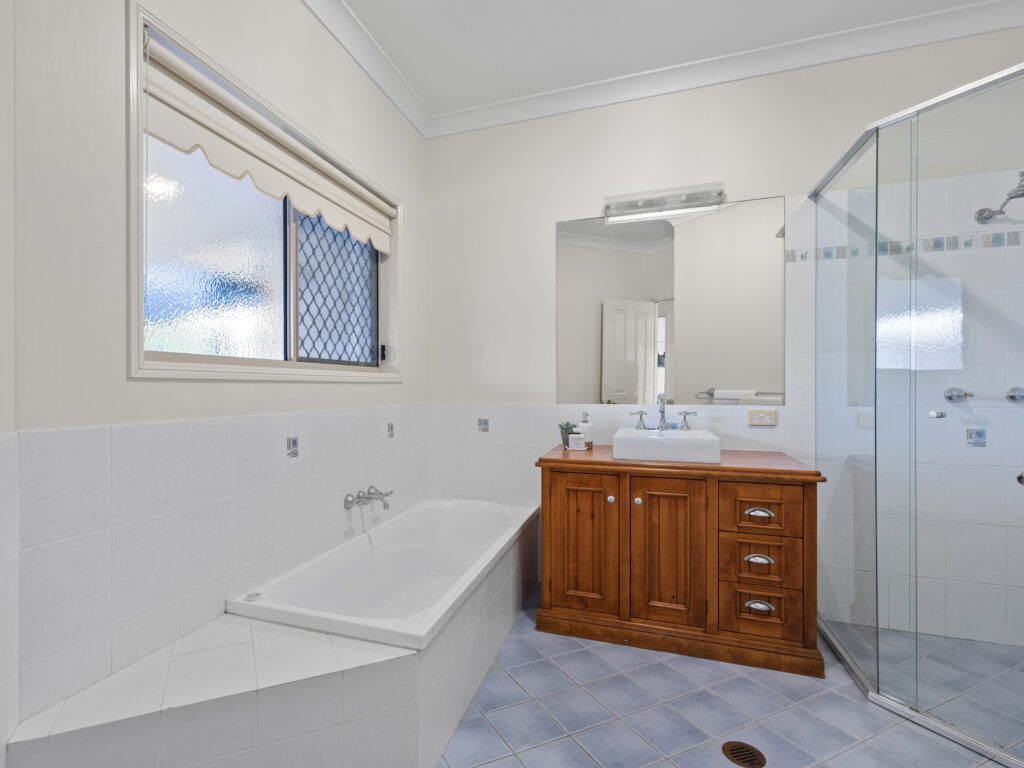 11-17 Eastfield Court, Deebing Heights, QLD 4306