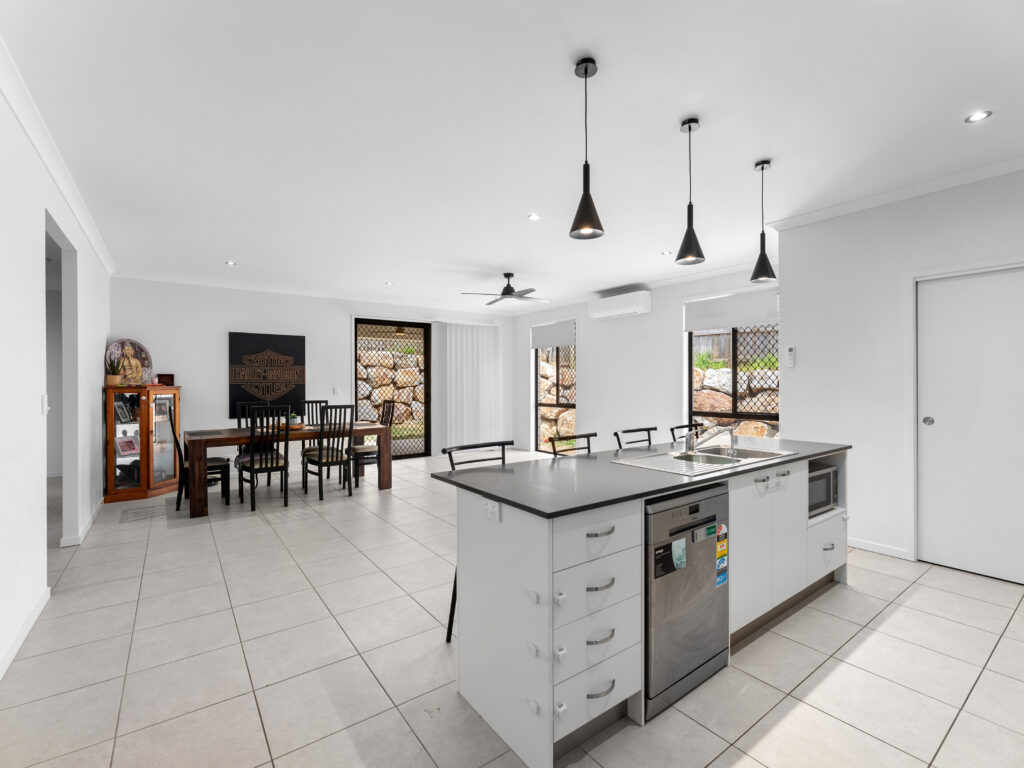 House-Deebing Heights-QLD-R2-3828413