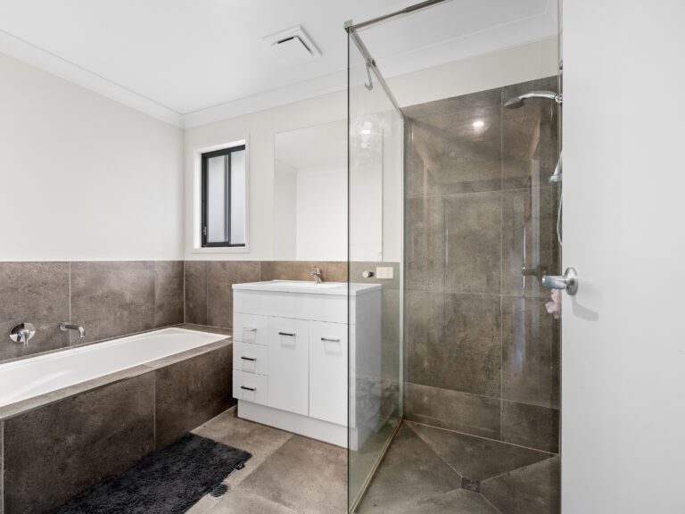 House-Redbank Plains-QLD-R2-3852474