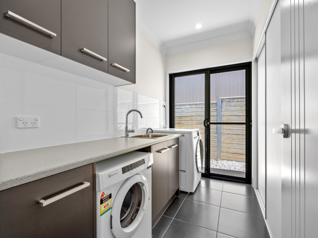 House-Deebing Heights-QLD-R2-3853228