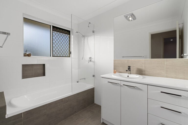 House-Raceview-QLD-R2-3856133