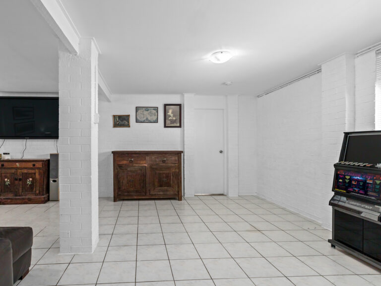 House-Redbank Plains-QLD-R2-3860928